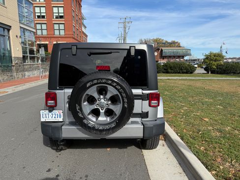 Used 2016 Jeep Wrangler Unlimited Sahara w/ Connectivity Group image 2