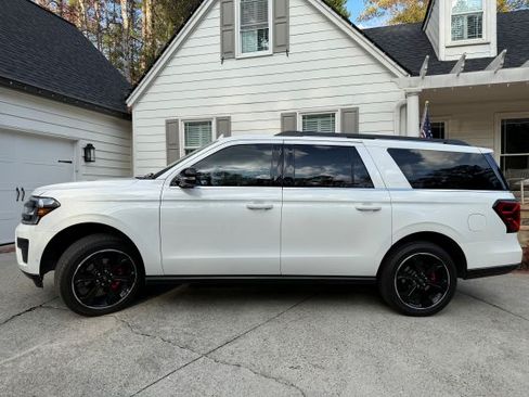 Used 2022 Ford Expedition Max Limited image 2