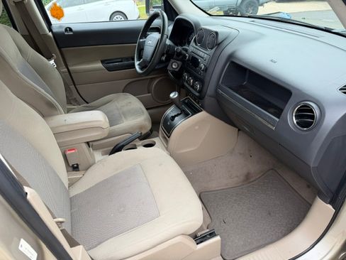 Used 2010 Jeep Patriot Latitude FWD image 11