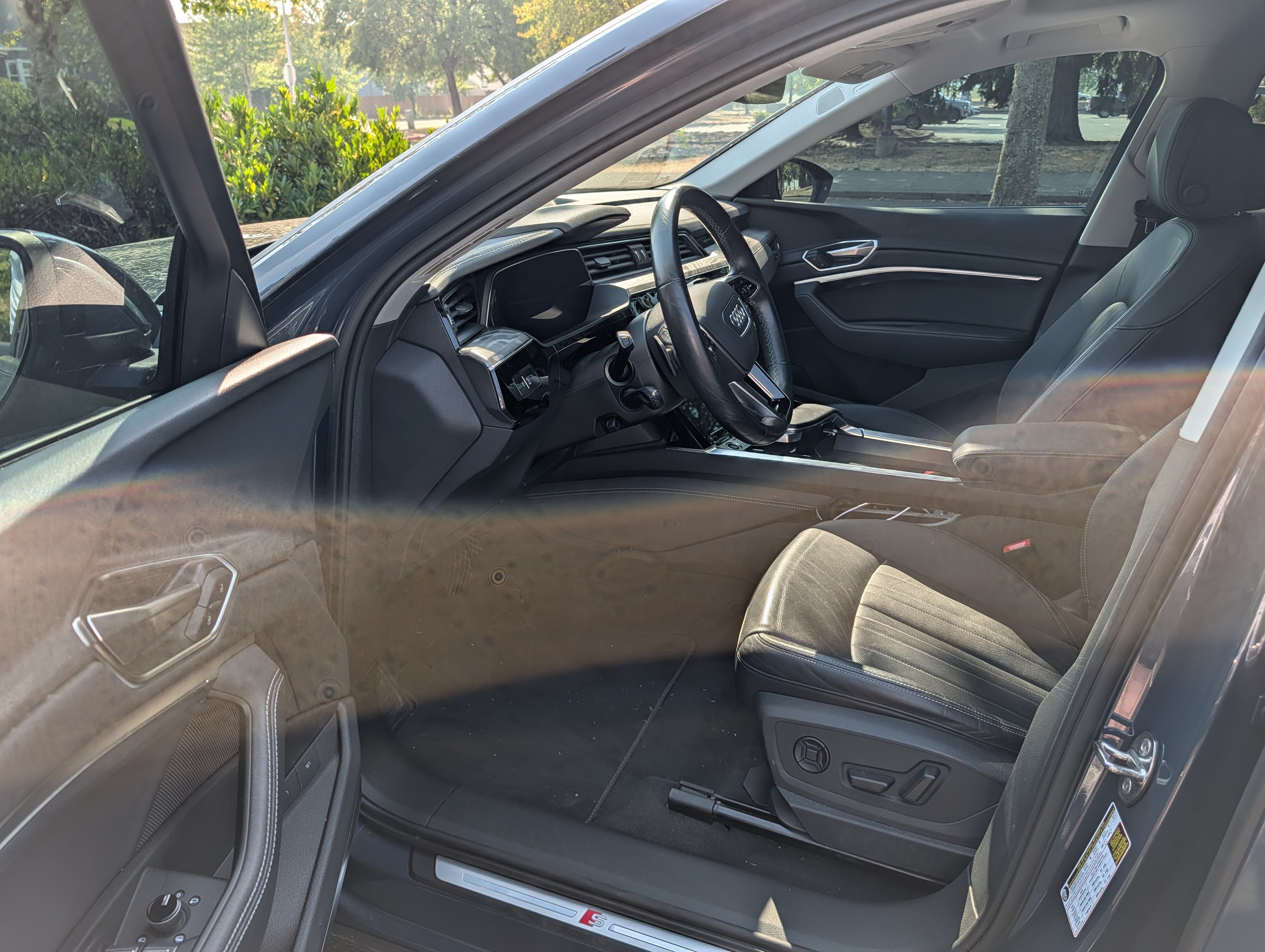 Used 2022 Audi e-tron Premium Plus w/ Premium Plus Package AWD/4WD image 10