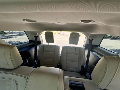 Used 2017 Ford Explorer Platinum image 10