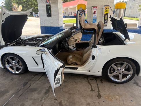 Used 2007 Chevrolet Corvette Convertible w/ Preferred Equipment Group RWD image 22