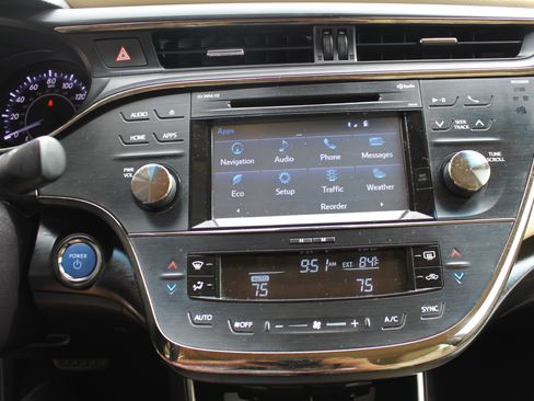 Used 2018 Toyota Avalon XLE Premium FWD image 22