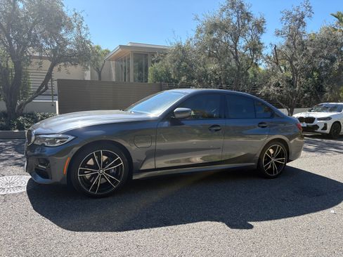 Used 2021 BMW 330e w/ M Sport Package image 5