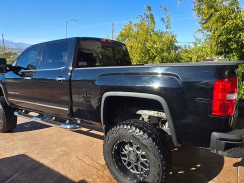 Used 2016 GMC Sierra 2500 Denali w/ Duramax Plus Package image 12