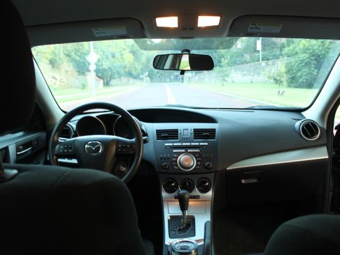 Used 2011 MAZDA MAZDA3 i Touring FWD image 17