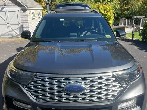 Used 2020 Ford Explorer Platinum w/ Premium Technology Package image 11