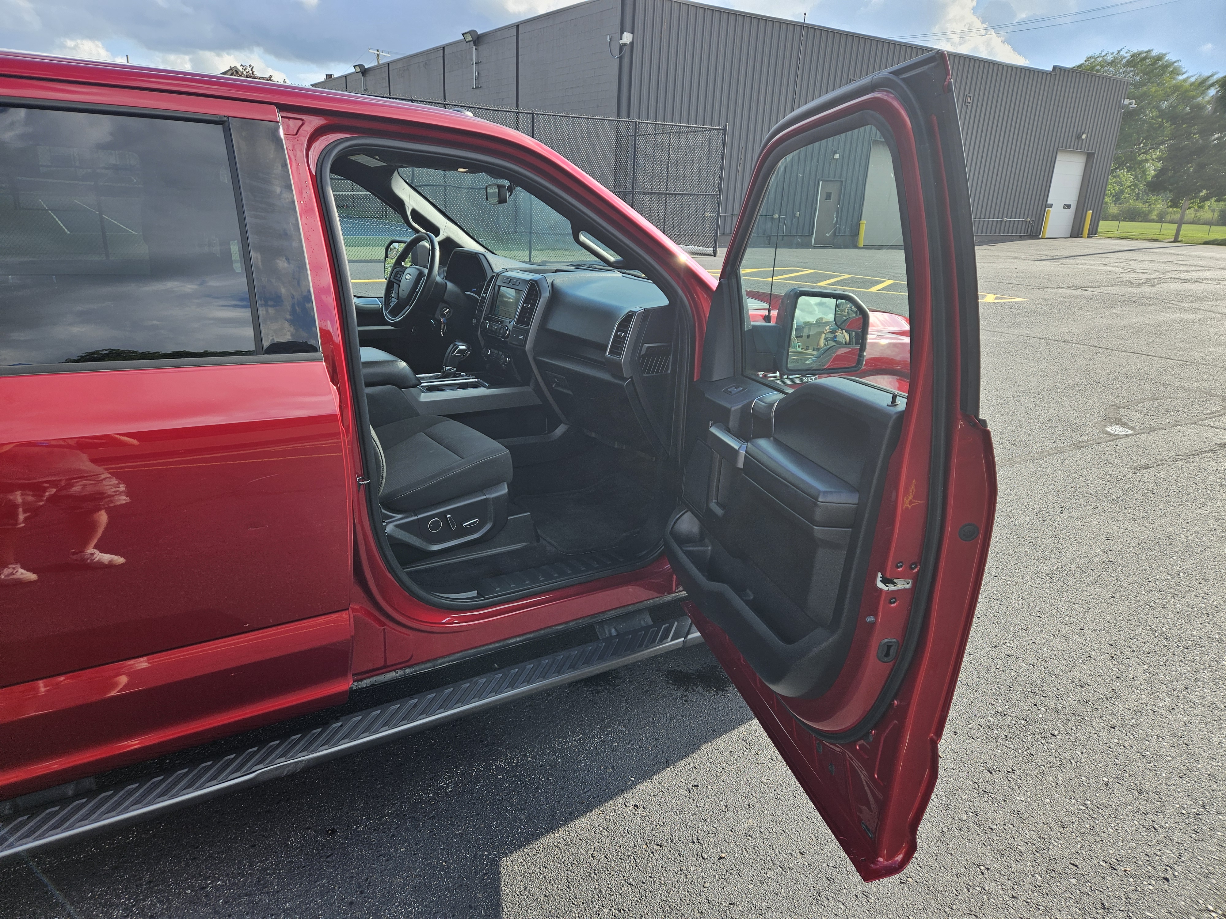 Used 2017 Ford F150 XLT w/ Equipment Group 302A Luxury AWD/4WD image 10