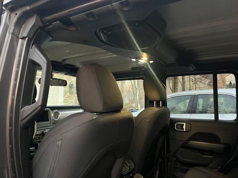 Used 2020 Jeep Wrangler Unlimited Sahara image 11