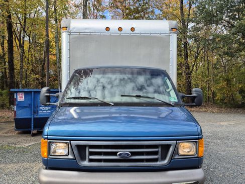 Used 2006 Ford E-350 and Econoline 350 Super Duty image 4