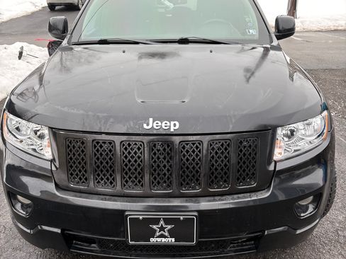 Used 2013 Jeep Grand Cherokee Laredo image 1