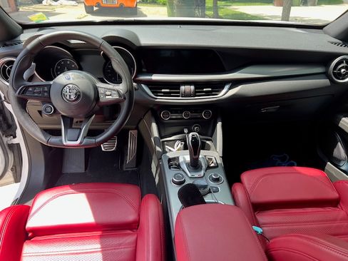 Used 2023 Alfa Romeo Stelvio Veloce image 9