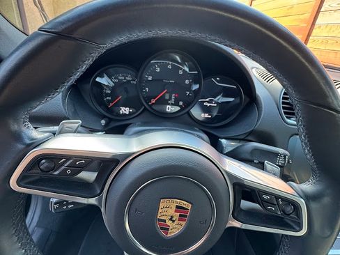 Used 2022 Porsche 718 Cayman image 9