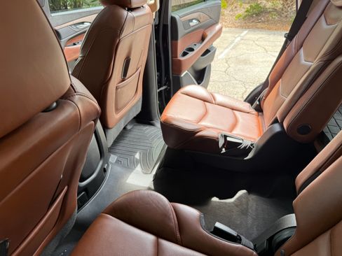 Used 2016 Cadillac Escalade Premium image 19