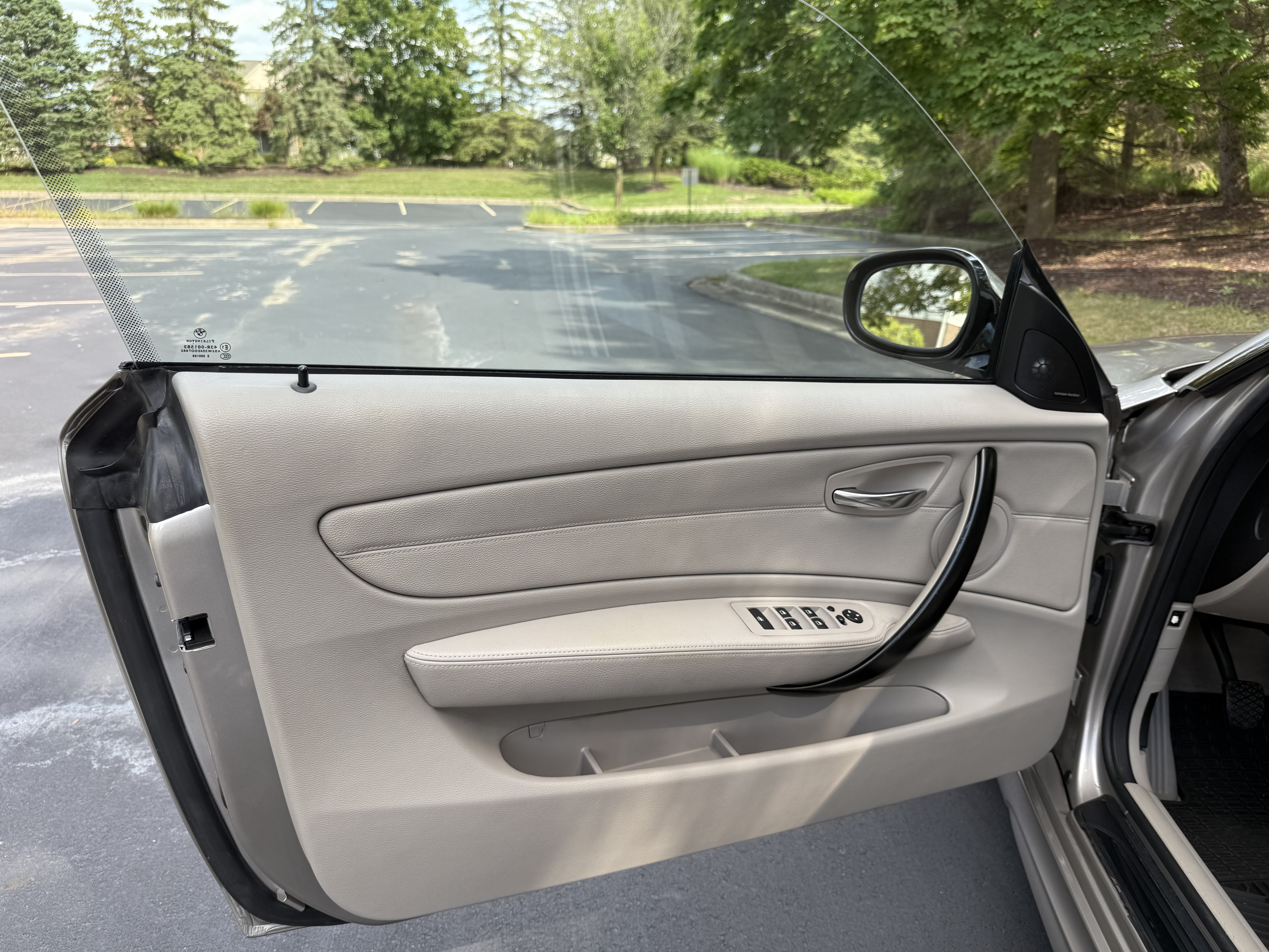 Used 2011 BMW 135i Convertible RWD image 21