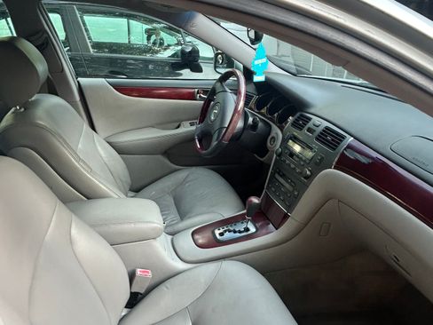 Used 2003 Lexus ES 330 w/ Premium Pkg FWD image 10
