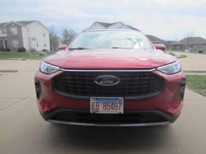 Used 2023 Ford Escape SE w/ Class II Trailer Tow Package