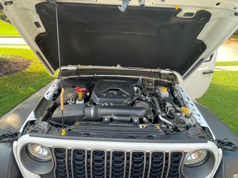 Used 2025 Jeep Wrangler Unlimited Sport AWD/4WD image 21