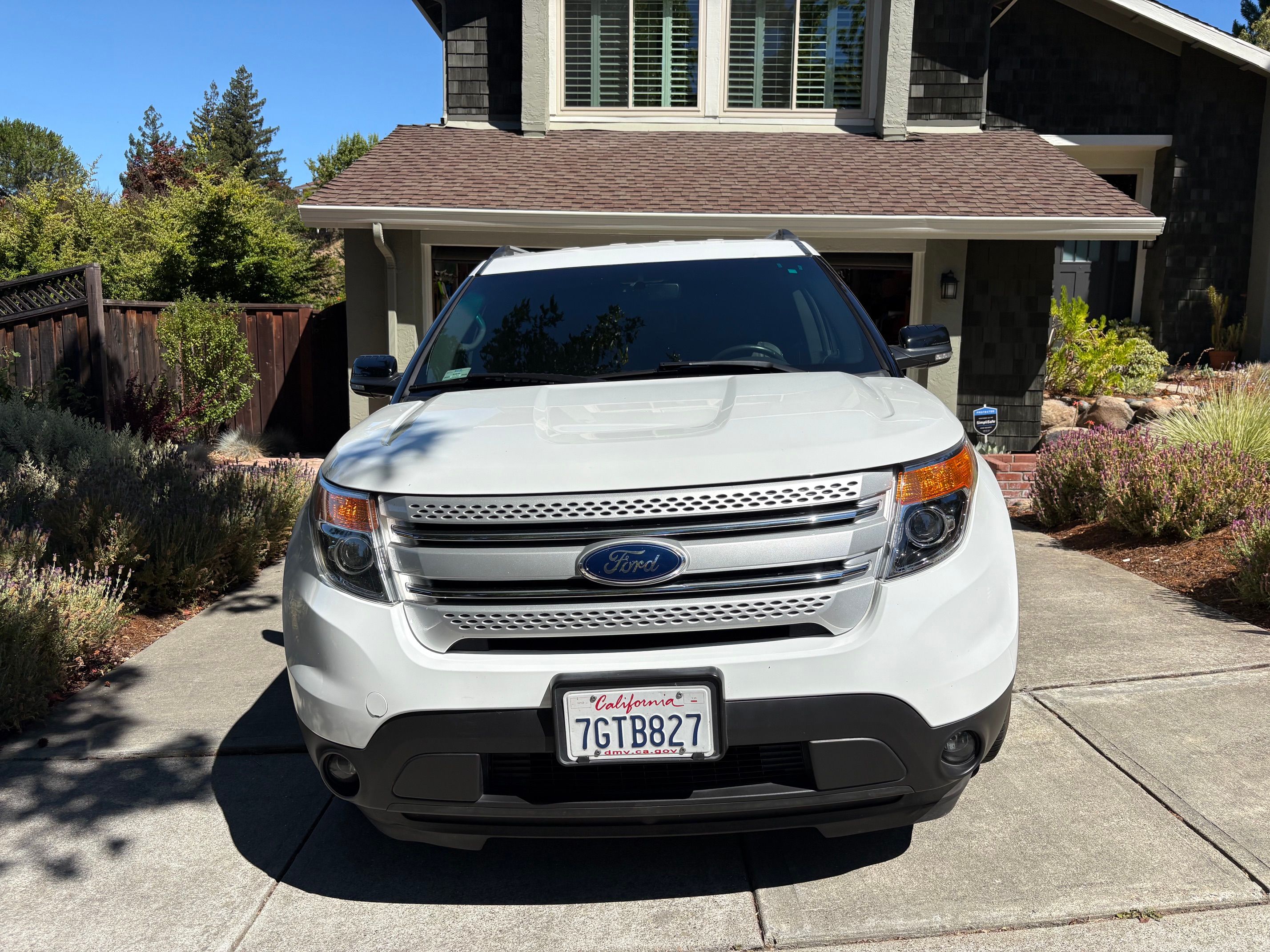 Used 2015 Ford Explorer XLT w/ Equipment Group 202A FWD image 6