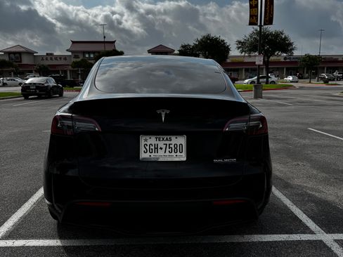 Used 2022 Tesla Model Y Performance image 4