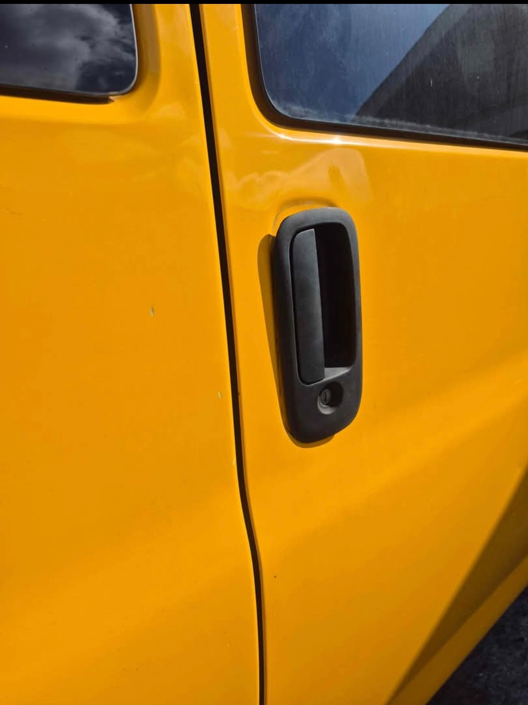 Used 2014 Chevrolet Express 3500 Extended RWD image 8