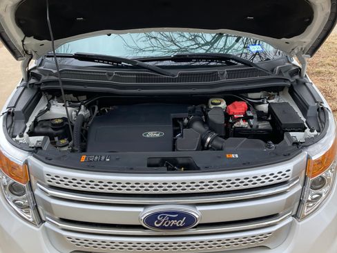 Used 2014 Ford Explorer XLT w/ Equipment Group 202A image 13