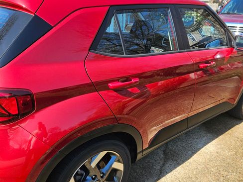 Used 2022 Hyundai Venue Limited w/ Cargo Package image 5