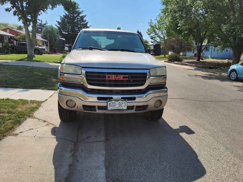 Used 2004 GMC Sierra 2500 SLE w/ Heavy-Duty Power Package image 10