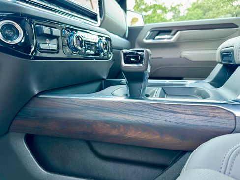 Used 2024 GMC Sierra 1500 SLT image 6