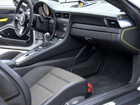 Used 2019 Porsche 911 Carrera T image 15