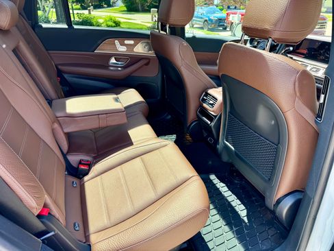 Used 2024 Mercedes-Benz GLS 450 4MATIC image 19