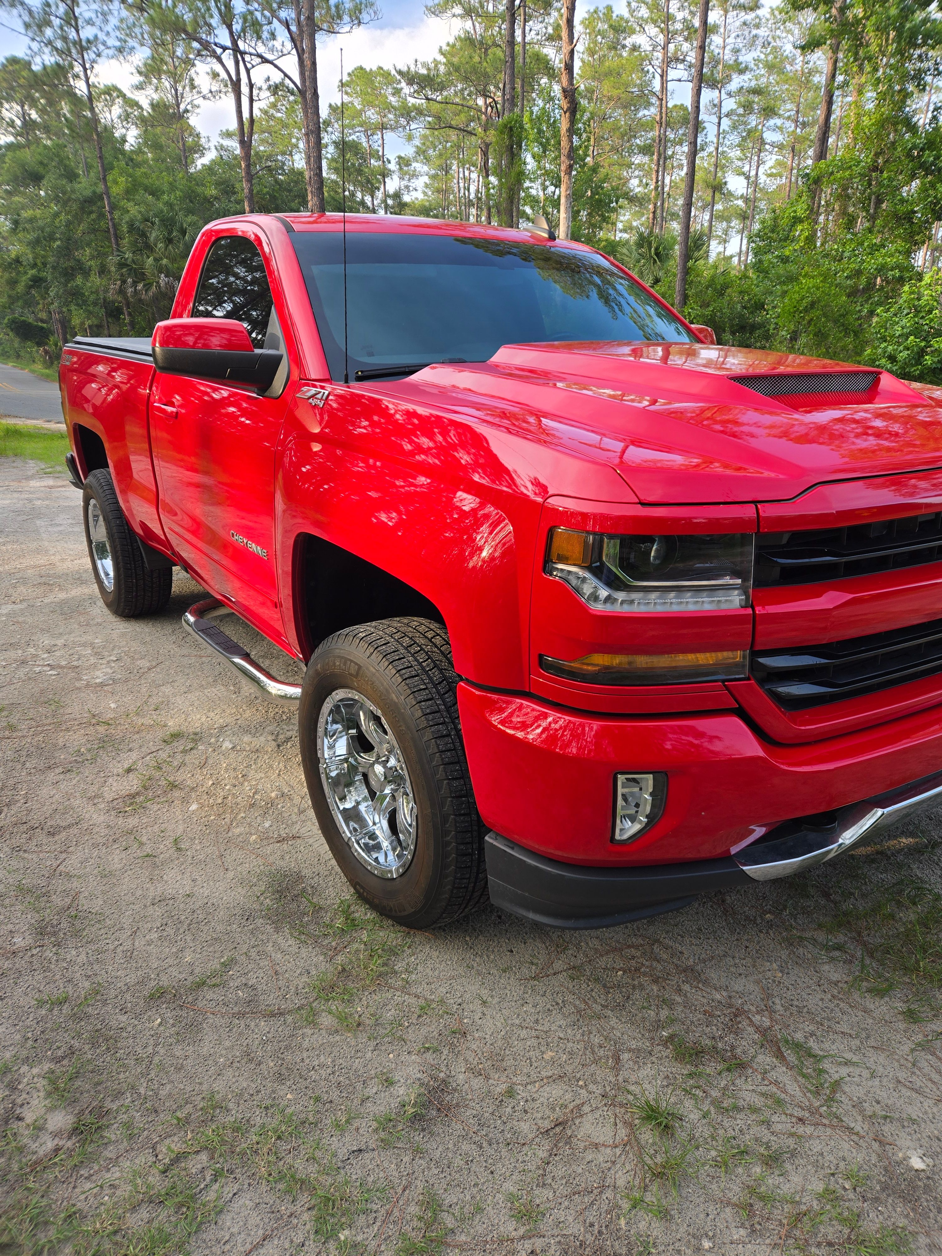 Used 2017 Chevrolet Silverado 1500 LT AWD/4WD image 2