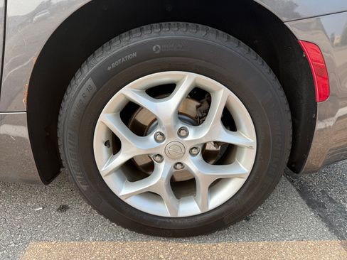 Used 2017 Chrysler Pacifica Touring-L Plus w/ Tire & Wheel Group FWD image 26