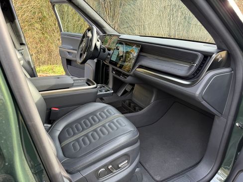 Used 2025 Rivian R1S Adventure image 11