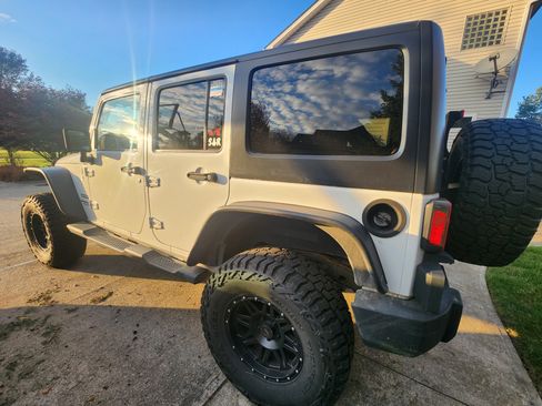 Used 2012 Jeep Wrangler Unlimited Sport image 9