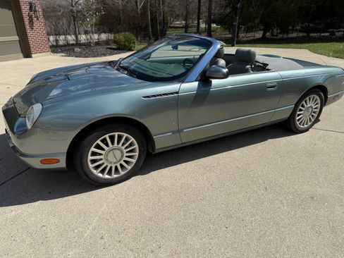 Used 2004 Ford Thunderbird Pacific Coast RWD image 15