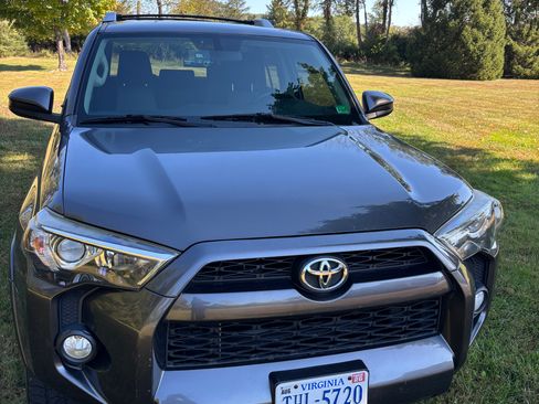 Used 2015 Toyota 4Runner SR5 image 2