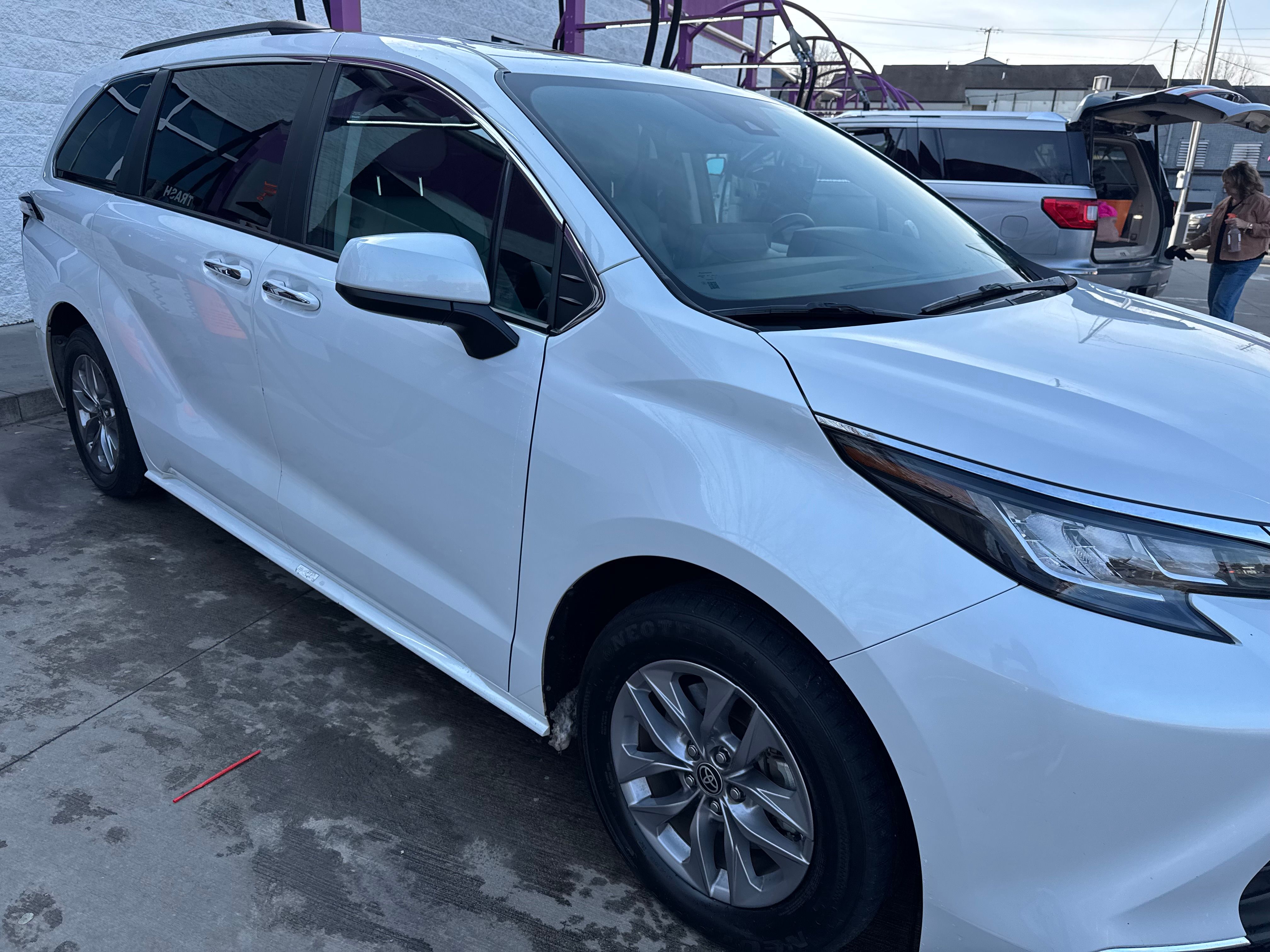 Used 2023 Toyota Sienna XLE FWD image 8