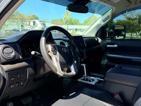 Used 2018 Toyota Tundra SR5 w/ SR5 Upgrade Package image 18