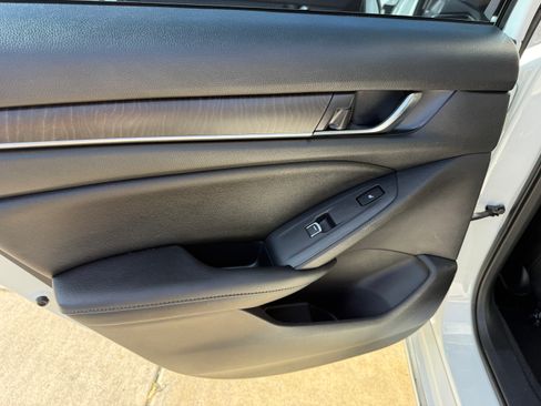 Used 2020 Honda Accord Touring image 25