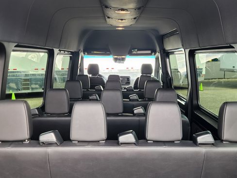 Used 2019 Mercedes-Benz Sprinter 2500 image 6