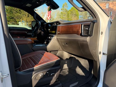 Used 2024 GMC Sierra 2500 Denali Ultimate image 12