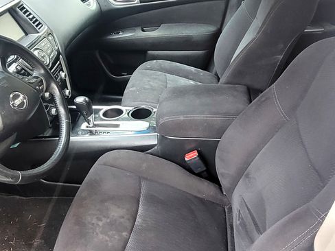 Used 2016 Nissan Pathfinder SV image 4