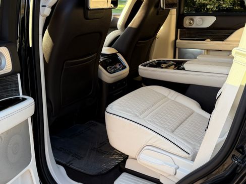 Used 2019 Lincoln Navigator Black Label image 2