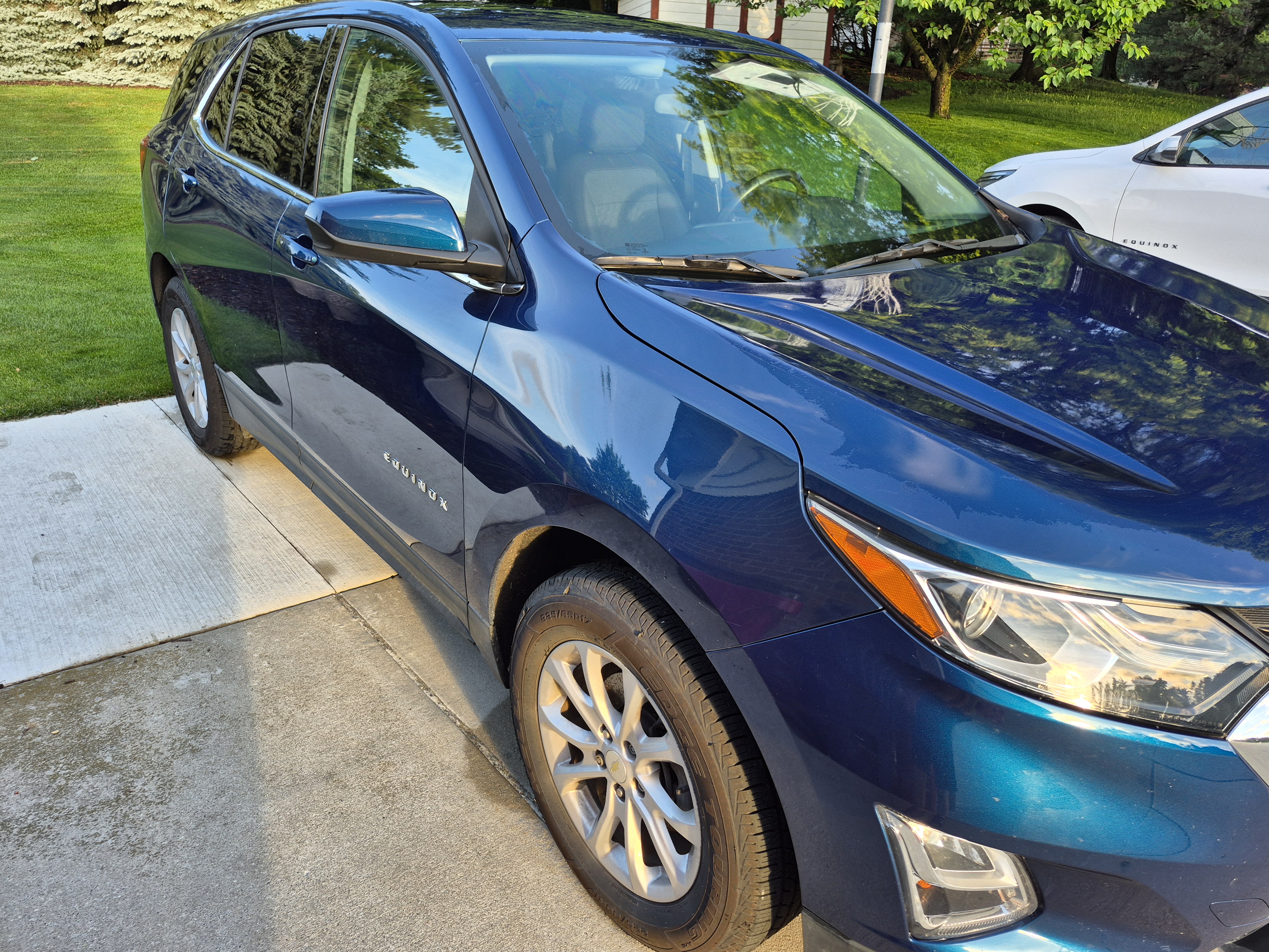 Used 2020 Chevrolet Equinox LT w/ Driver Convenience Package AWD/4WD image 4