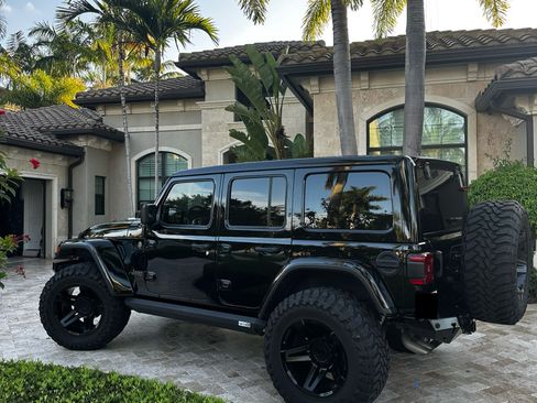 Used 2022 Jeep Wrangler Unlimited Rubicon w/ Trailer Tow Package AWD/4WD image 4