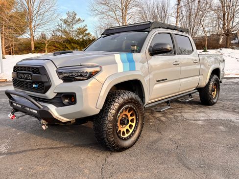 Used 2019 Toyota Tacoma TRD Sport image 4