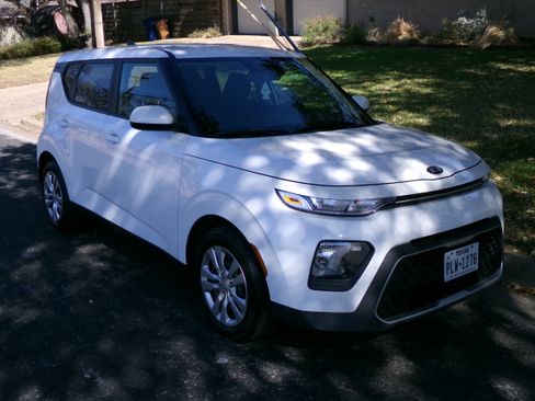 Used 2021 Kia Soul LX image 1