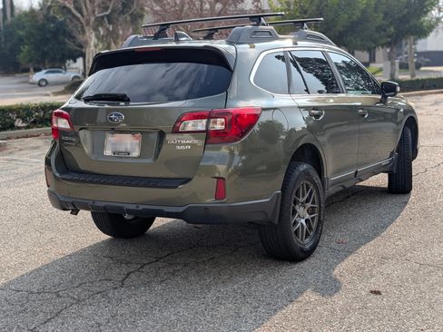 Used 2017 Subaru Outback 3.6R Limited image 4