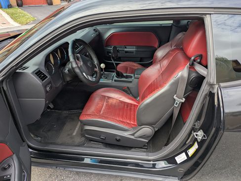 Used 2014 Dodge Challenger R/T Plus image 2